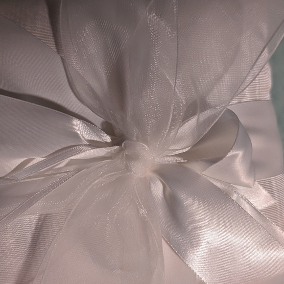 Beverly Clark collection ring bearer pillow - Picture 2 of 4